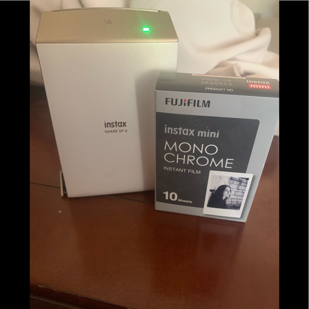 Gold instax mini printer w/  Mono chrome film